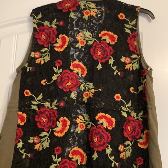 Cargo vest with pockets - Picture 6 of 7